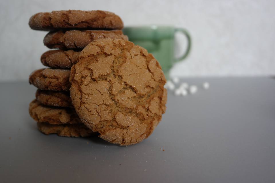delicious molasses crinkle cookie is guaranteed to do just that! It’s crispy on the outside, chewy on the inside and has a taste resemblance to gingerbread cookies. Make lots! They will be gone quickly!