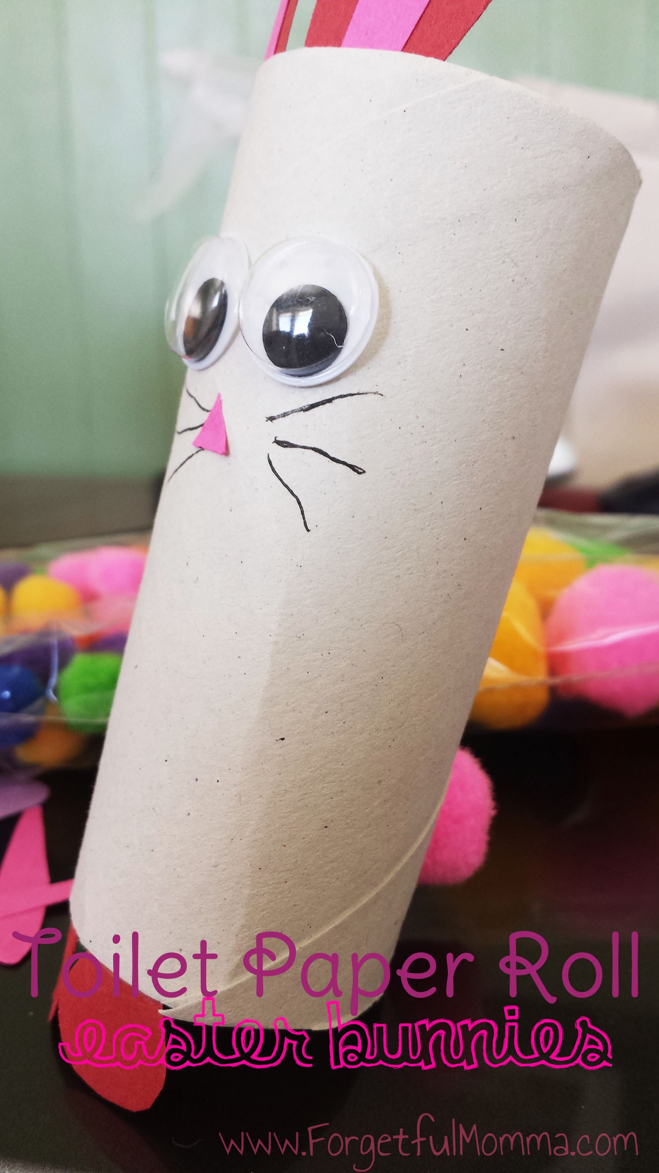 Easy Easter Crafts - http://family.thinkingoutsidethesandbox.ca/wp-content/uploads/2016/02/Toilet-Paper Roll Easter Bunnies