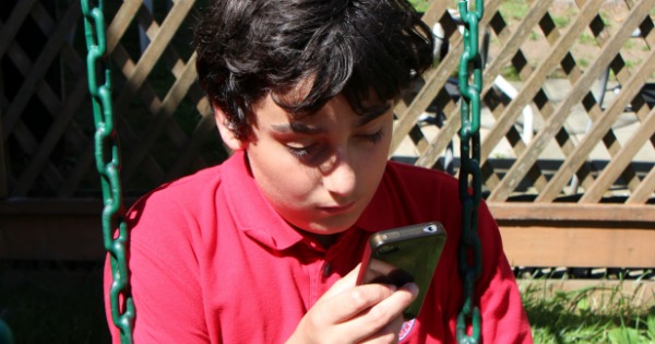 10 Signs Your Child is Addicted to their Mobile Devices